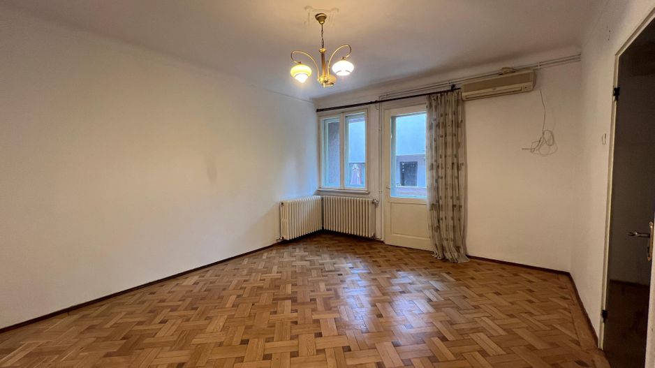 Apartament in vila cu 5 camere si curte proprie | Domenii - Casin - Poză 5