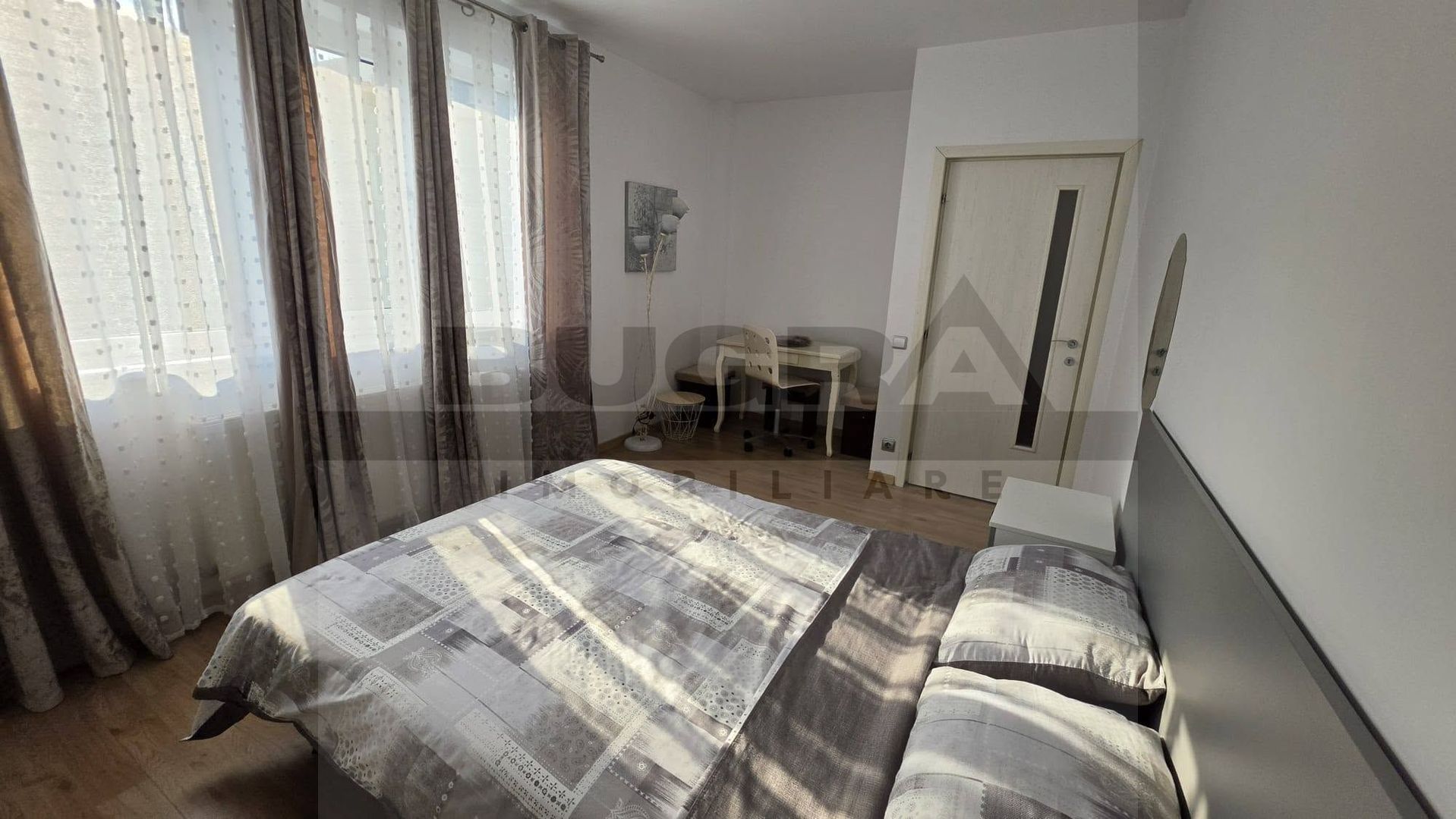 Apartament 2 camere 50 mp, gradina 40 mp, parcare, zona Metro - Poză 3