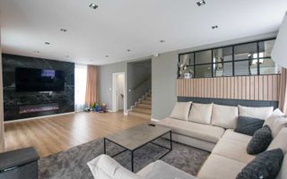 Vilă elegantă într-un cadru privat, cu vedere de excepție - Poză 2