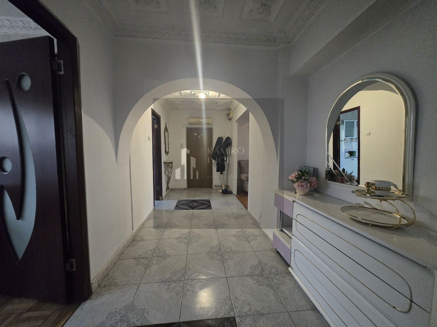 Apartament 104mp-utili 2bai centrala -an 1985 -Bd. Chisinau -Mega Mall - Poză 1