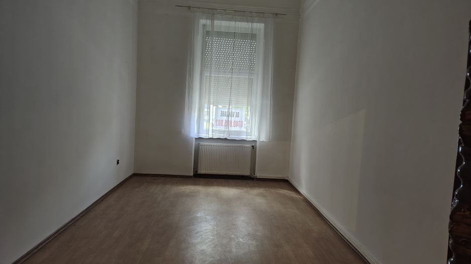 Apartament la casă cu front stradal,  str. M. Eminescu. 119 900 E. - Poză 3