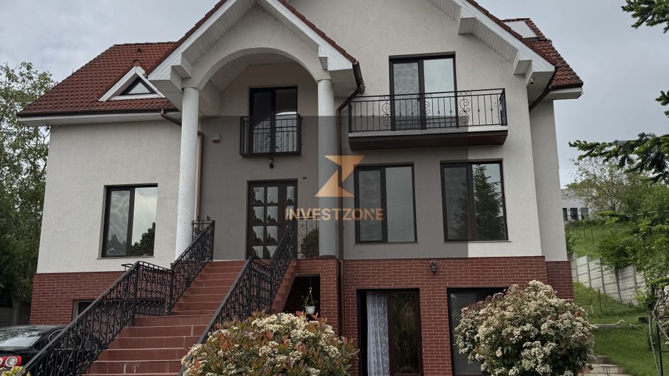 Casa spațioasă în Oradea str Izvorului - Poză 1