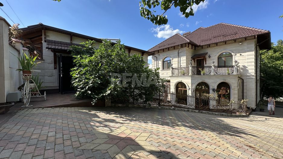 Casă în Buiucani, de vânzare, cu suprafața de 338m2. Pe teren de 14 ari. - Poză 2