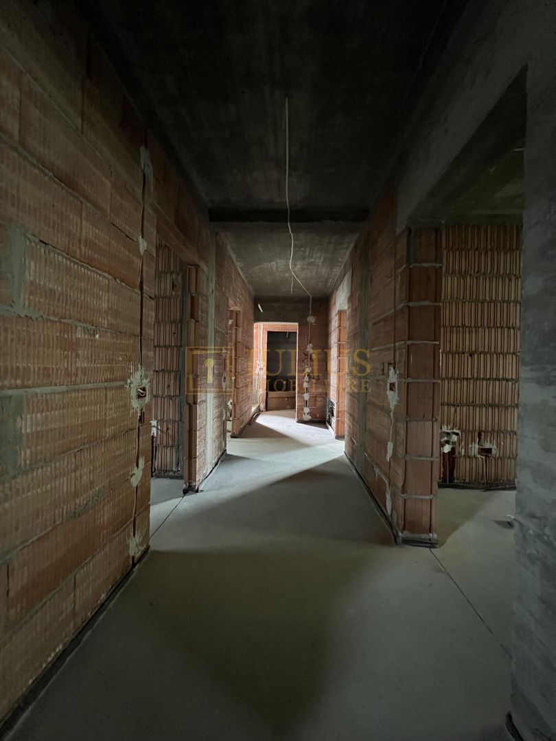 Casa zona Lunei, 5 camere + 3 bai, centrala proprie, rezidential sau birouri ! - Poză 45