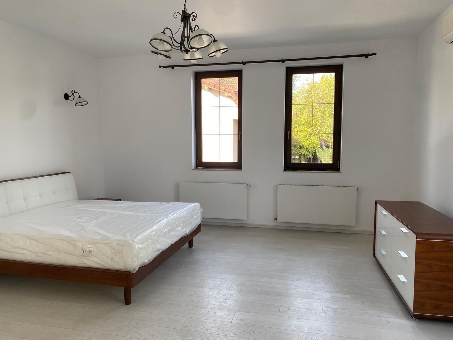 VILA CASA DE INCHIRIERE IN ZONA EROU IANCU NICOLAE PIPERA - Poză 37