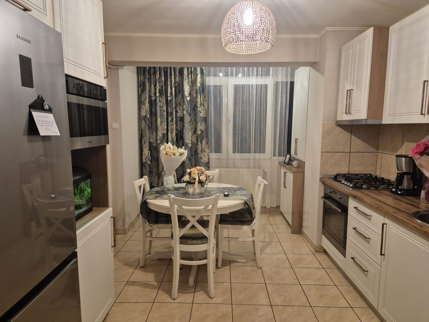 Apartament 3 camere 2 dormitoare pivnita in Vasile Aaron - Poză 1