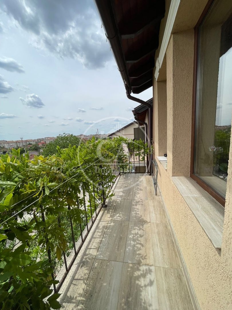 Casa de vanzare cu 3 camere tip duplex in zona Rogerius Oradea - Poză 16