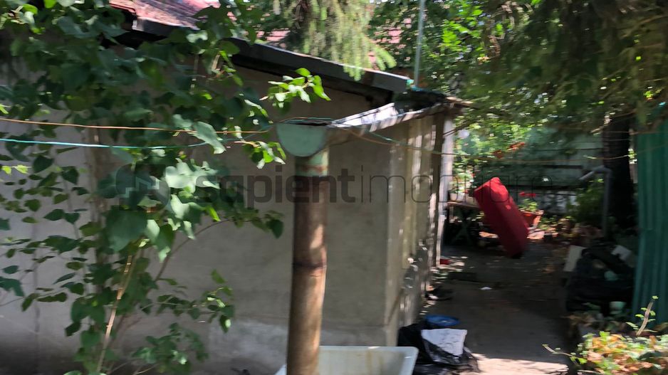 Casa  de renovat  str.Colinelor - Poză 12