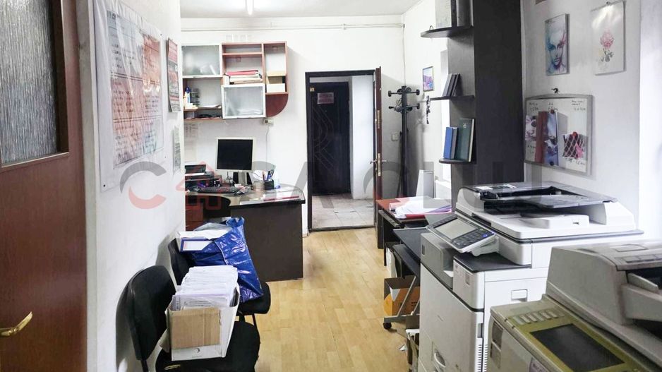 Spatiu Comercial central 45 mp cu parcare proprie - Poză 1