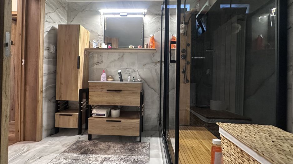 Gata de locuit! Vanzare casa cu 5 camere in Priboiu, com.Branesti - Poză 26