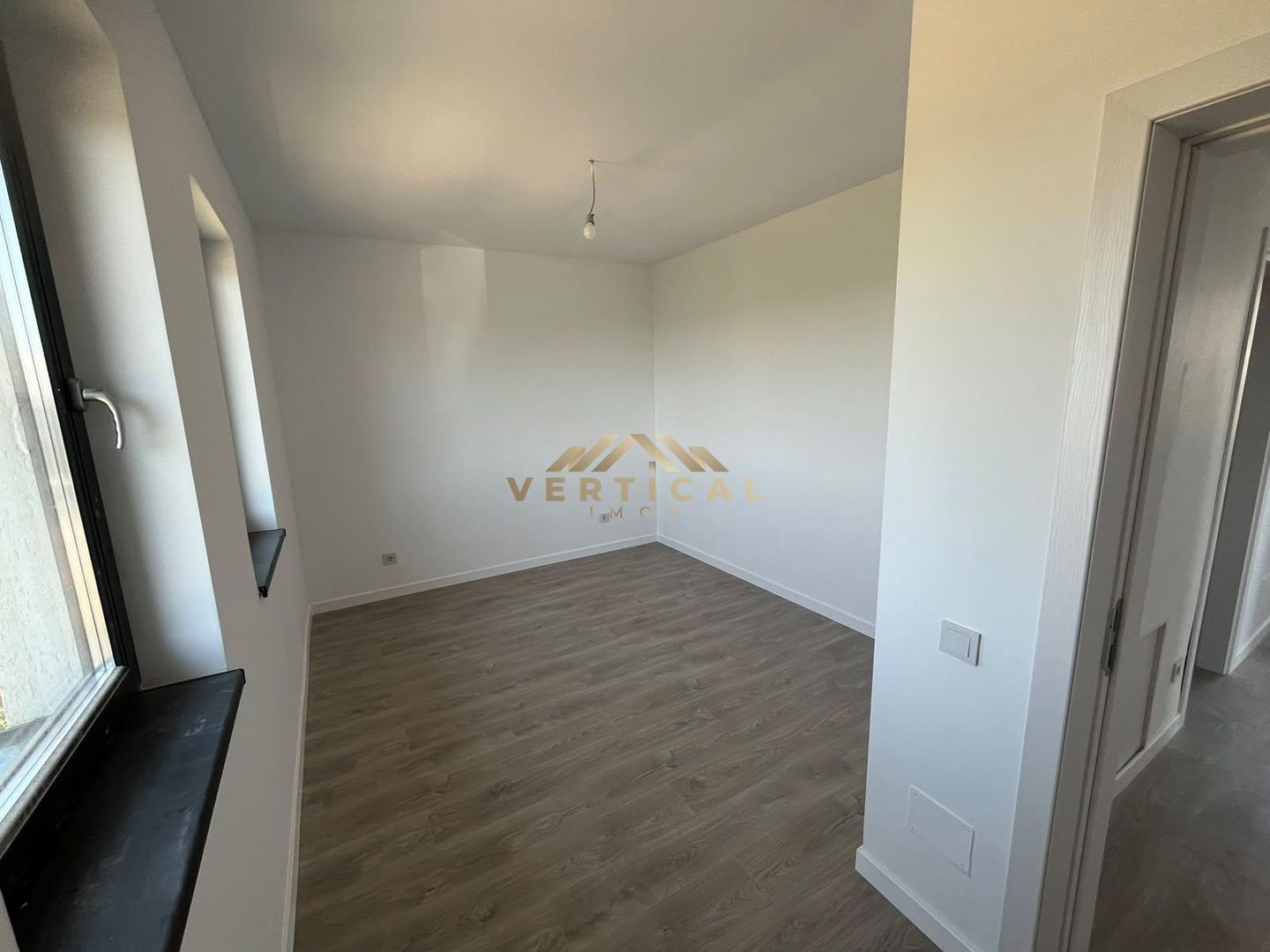 Casă Individuală  P+1 cu 4 Camere și Curte Generoasă Berceni/Ilfov - Poză 9