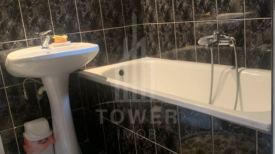 Casă în centrul Cisnădioarei cu 243mp de locuit și teren de 936mp - Poză 10