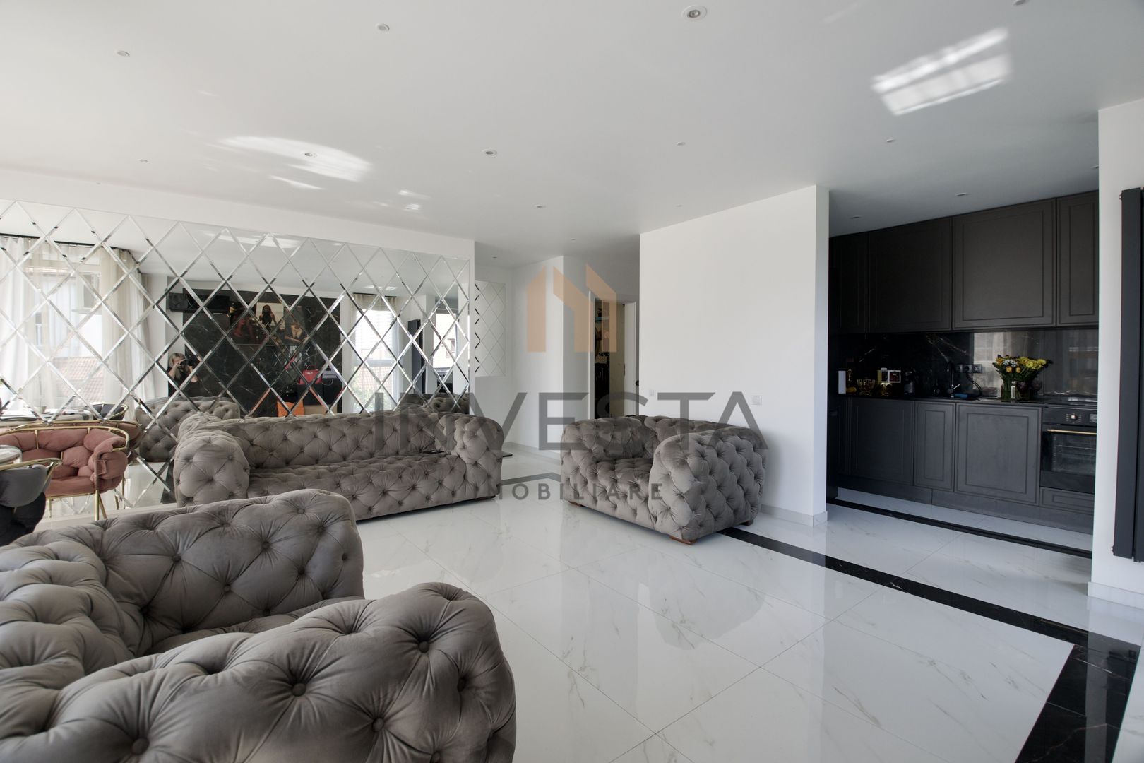 APARTAMENT DE LUX 2 CAMERE ULTRAFINISAT CENTRAL - Poză 1