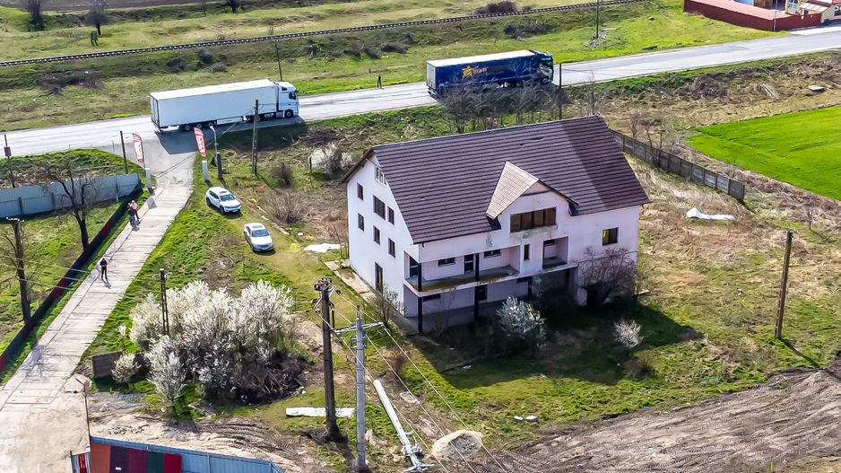 Clădire tip birouri/casă persoane vârstnice cu 3445 mp teren - Poză 2