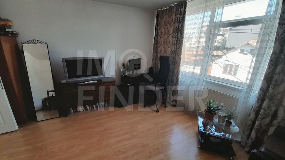 Apartament in Bloc Tip Vila zona Facultatii de Litere - Poză 4
