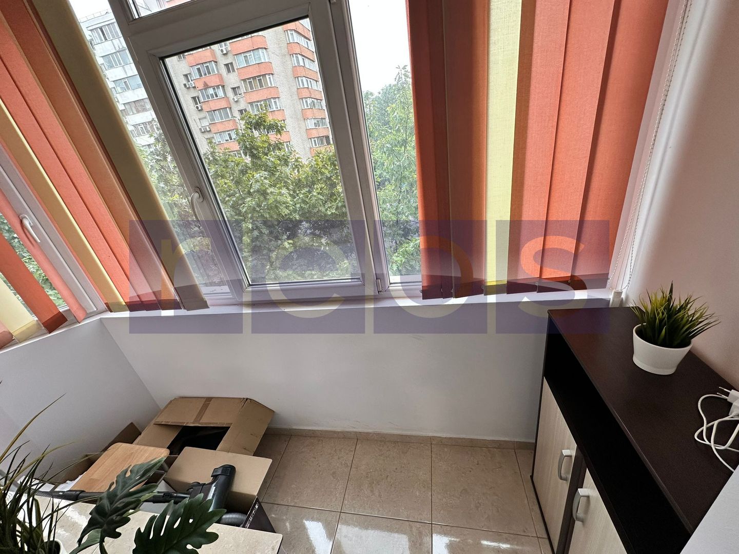 APARTAMENT 2 CAMERE ZONA MOSILOR BLOC REABILITAT TERMIC - Poză 3