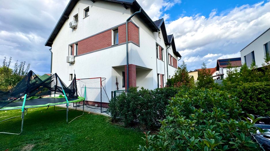 Casa spațioasă, cu teren generos, zona liniștită - in Braytim - Poză 23