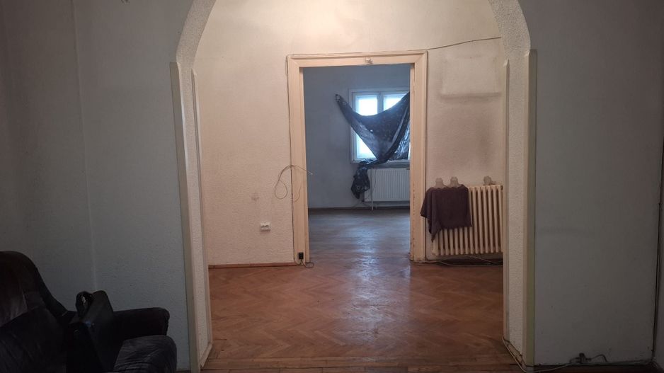 URGENT!, TEREN IN PROPRIETAE, RENOVATA IN 1996, NEGOCIABIL - Poză 3