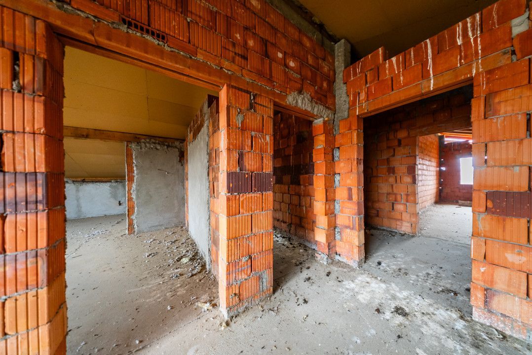 Casa caramida P+M, Vinga, cu potential spatiu comercial - Poză 26
