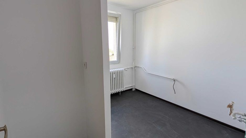 2 camere decomandat, etaj 4/4, renovat, metrou 1 Decembrie 1918 - Poză 4
