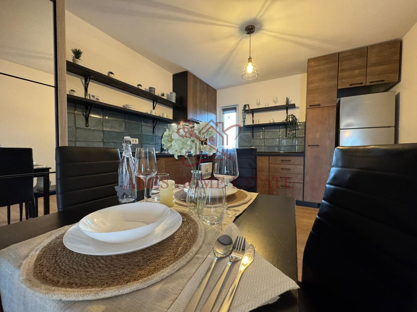 Apartament cu 2 camere, curte 120 mp, 2 locuri de parcare. - Poză 4