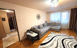 Apartament 3 camere, 2 bai, decomandat, etaj 3, Cetate, zona Stadion - Poză 2