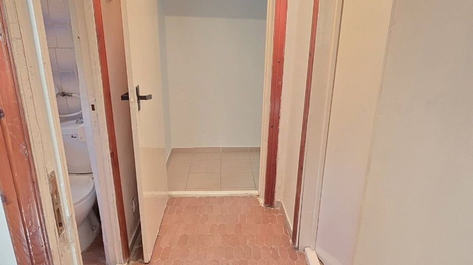 Apartament cu 3 camere, fost cabinet medical, parter, zona CUZA VODĂ; - Poză 9