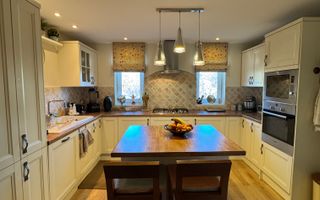 Vand | Casă britanică într-o zonă liniștită | 1000mp Teren | Puasesti-Olanesti - Poză 8