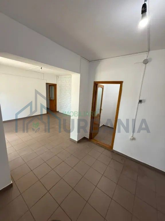 Spațiu comercial de închiriat, 58 mp, parter, stradă principală, Podu Iloaiei - Poză 4