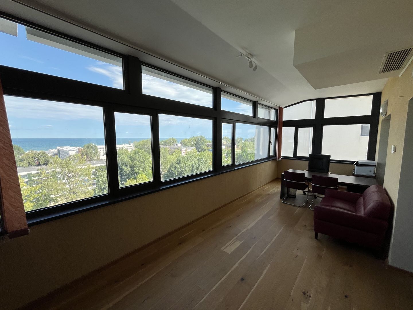 Penthouse cu Vedere Panoramica în Mamaia 295mp Utili și 47mp Terasă Parcare - Poză 17