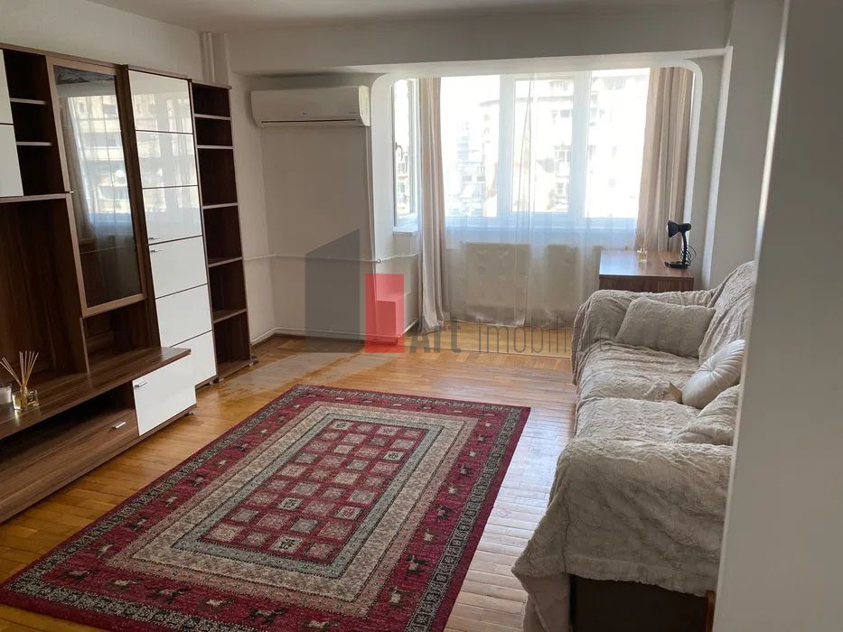 Închiriere 3 camere 2 băi Bd. Decebal - Poză 2