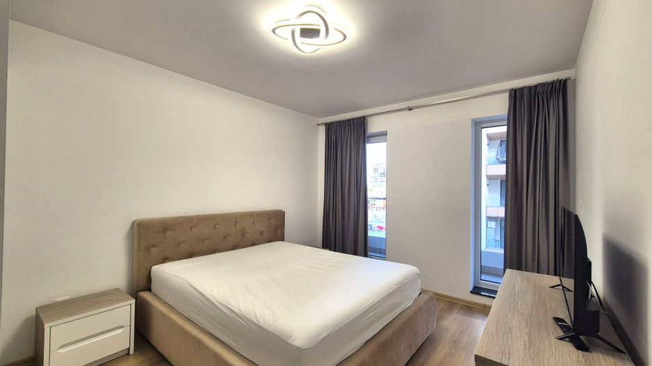 Zona Coresi, str. 13 Decembrie, apartament spațios, bloc nou, loc parcare - Poză 17