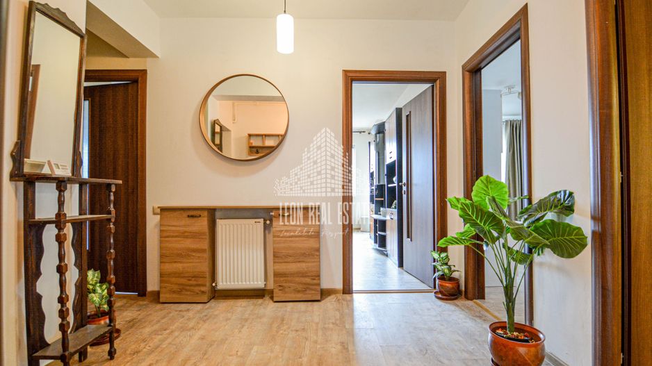 Apartament spatios 3 camere decomandate + 2 locuri de parcare in Baciu - Poză 3