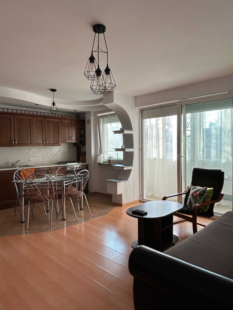 Apartament 2 camere renovat la intrarea în Cișmigiu / bloc reabilitat - Poză 1