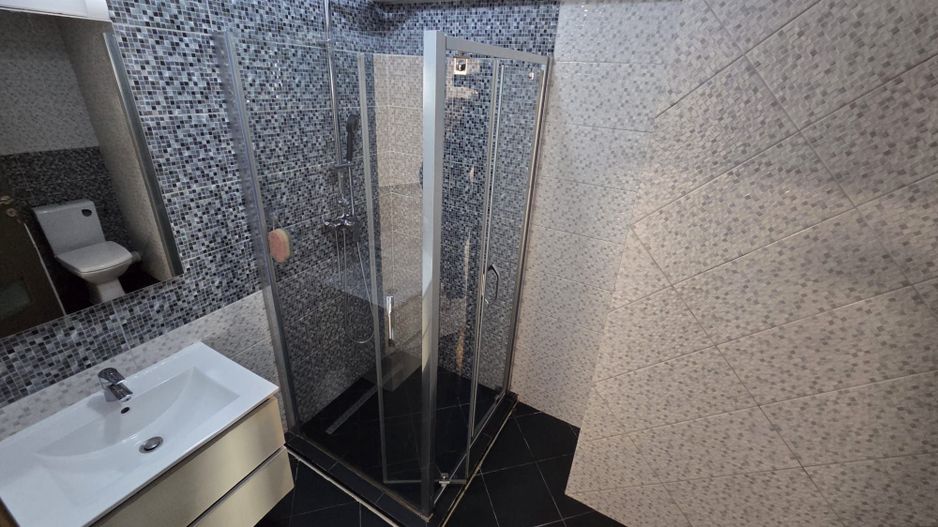 Se oferă spre închiriere apartament 2 camere, complet mobilat - Poză 9