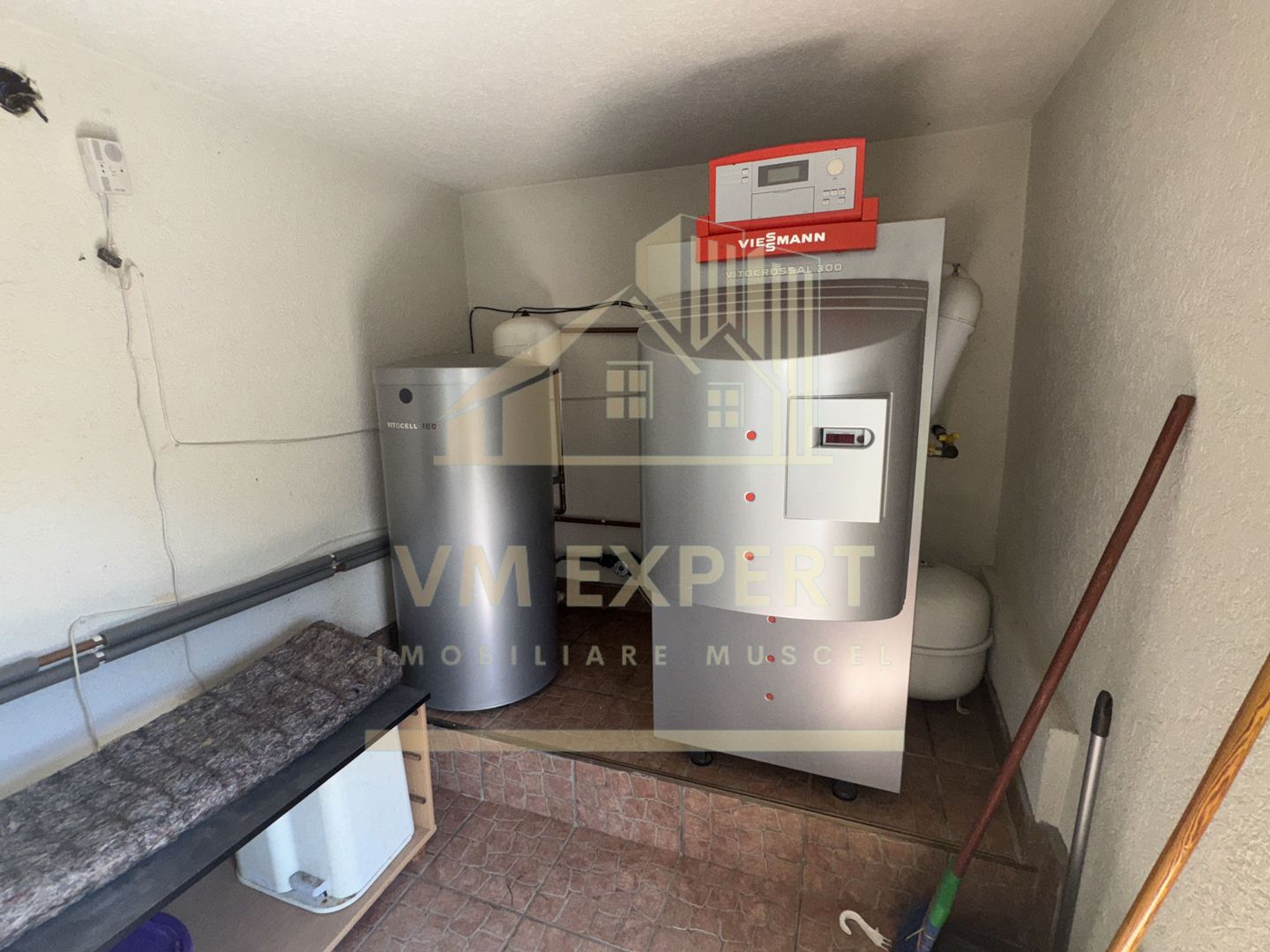 VILA 5 CAMERE, TEREN 4520 MP, LERESTI, ARGES - Poză 10