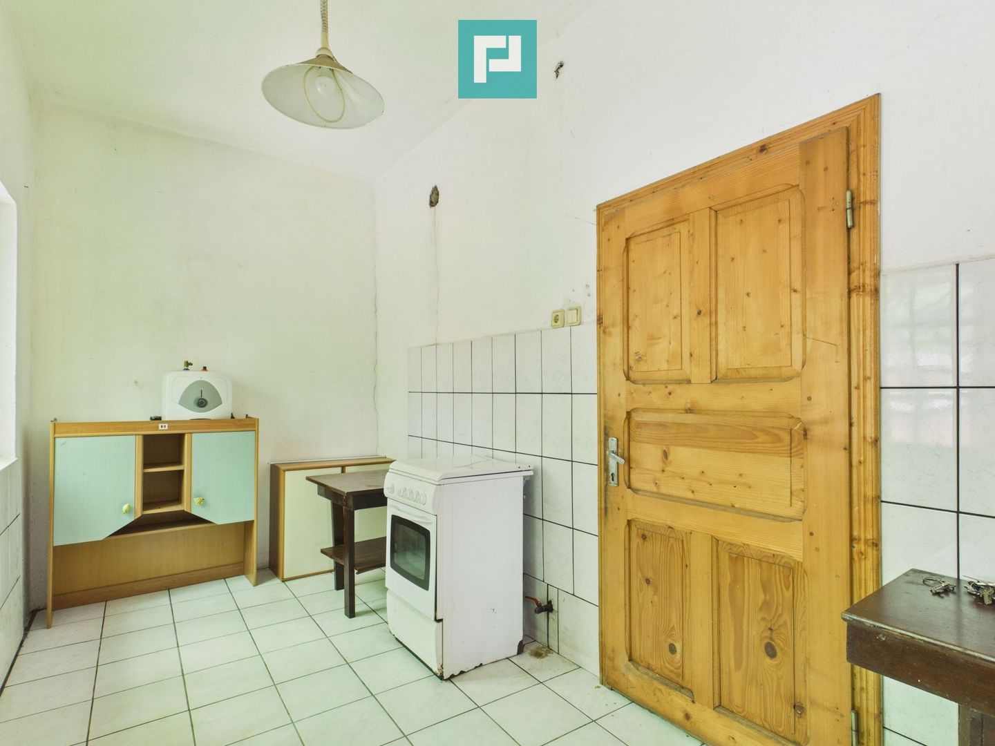Casă cu 4 camere și teren de 4227mp în Curtici - Poză 11