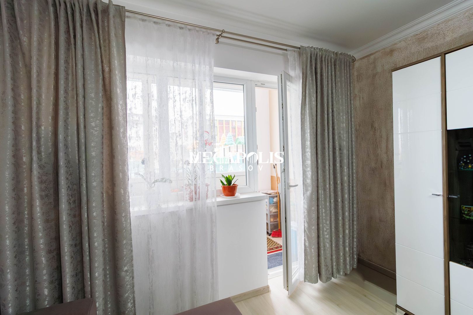 Apartament 2 Camere-Decomandat- Sanpetru Mobilat - Poză 6