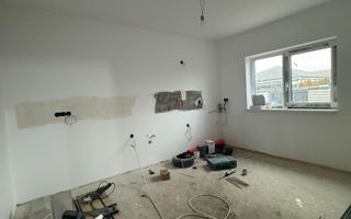 De vânzare - Casă cu 4 camere în cartier Izvor - Poză 10