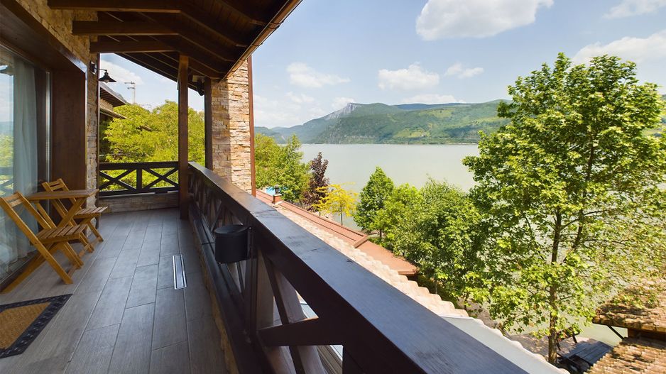 Pensiune de Lux pe Malul Dunării în Dubova - Poză 4