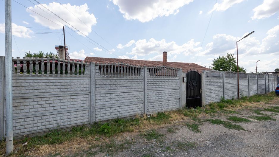 Rezervat Casă renovată cu 3 camere din cărămidă în Gradiste - Poză 1