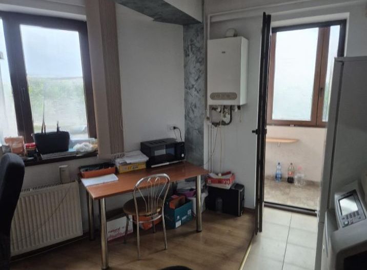 Apartament 2 camere decomandat etaj 2 Cetate 2 balcoane 62 mp. - Poză 3
