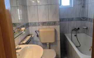 De Inchiriat Apartament 4 camere Nemobilat Piata Unirii Metrou - Poză 13