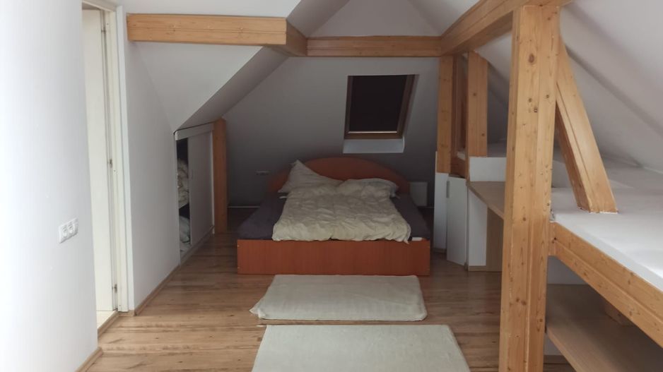 CASA CU 6 CAMERE ZONA CENTRAL - Poză 10