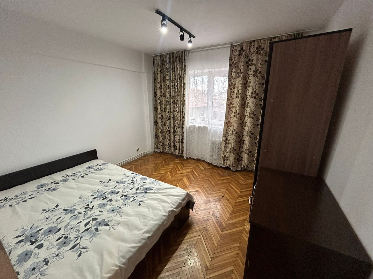 Apartament 2 camere, etaj 3 - zona Cetate - Poză 11