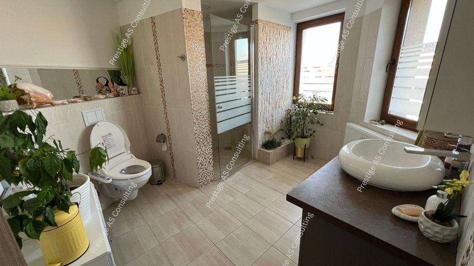 Casa 7 incaperi + Anexe | 1420mp Teren | La Intrare in Dumbravita - Poză 10