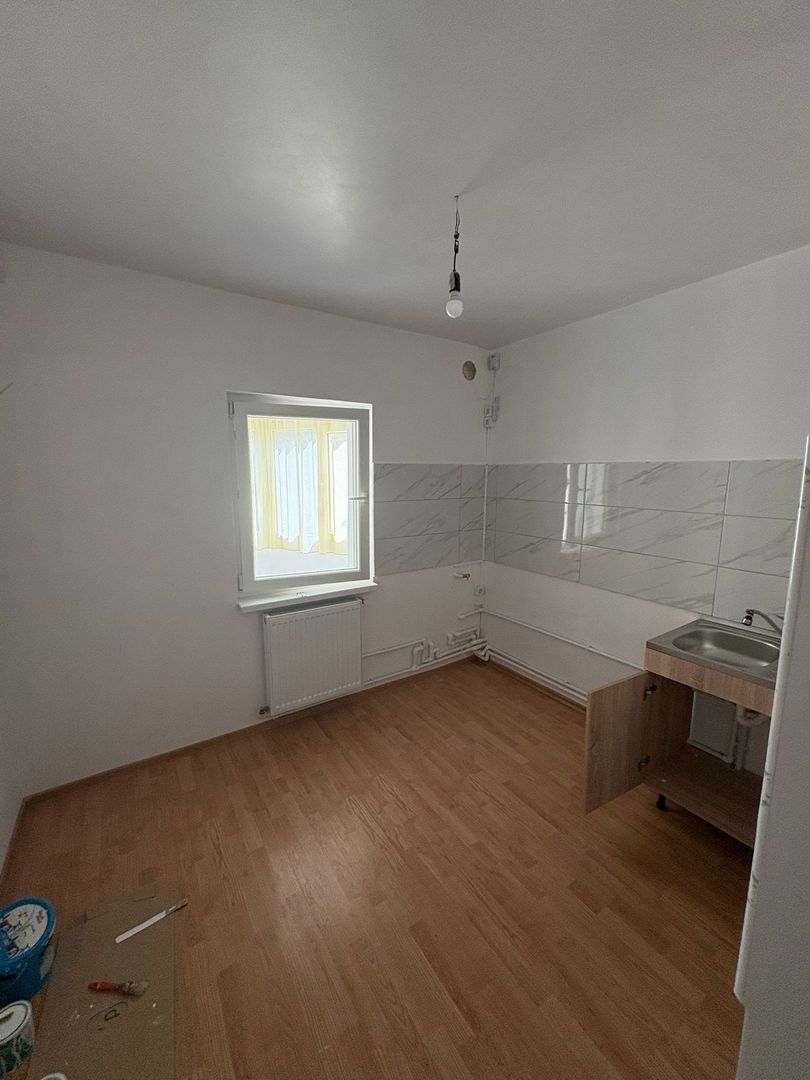 De inchiriat apartament cu 2 camere nemobilat, I. C. Frimu, etaj 3, 300 Eur - Poză 3