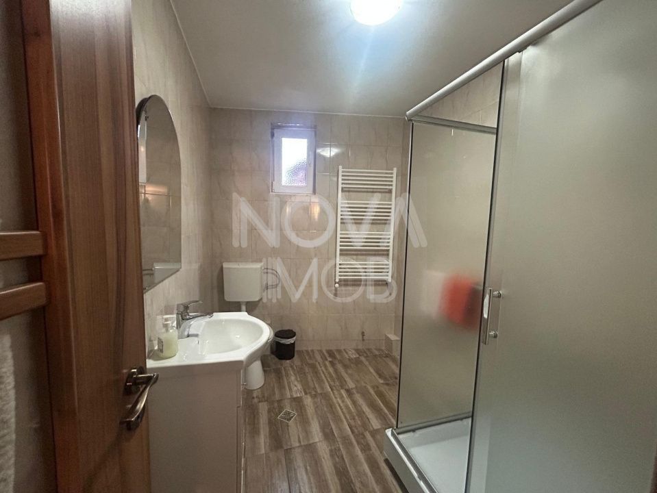 Casa de vanzare 200 mp cu spatiu comercial la parter, strada Lunga - Poză 13