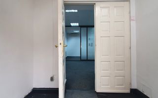 Spatiu comercial 39,22 mp + 18,17 mp pivnita + curte 18 mp - sos. Viilor - Poză 8