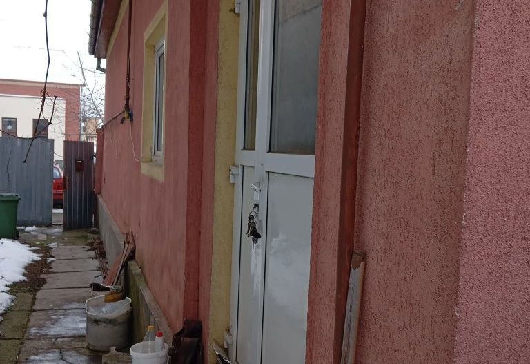 BRASADAS vinde casa 2 cam cu intrare comuna zona CENTRALA. - Poză 4